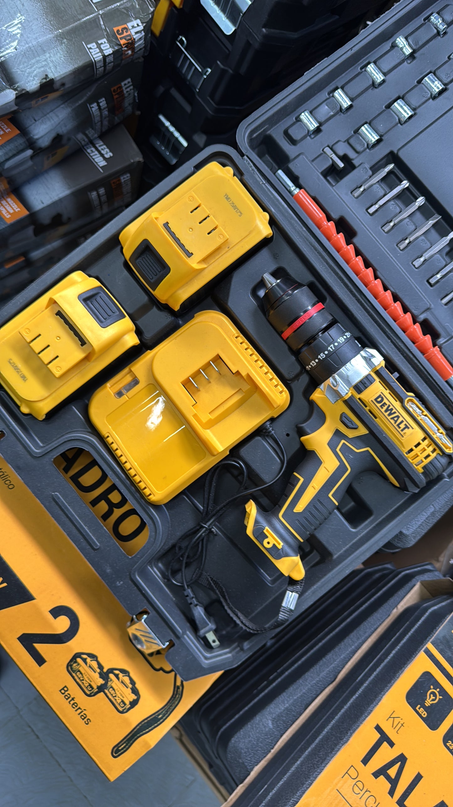🔥 WOW — TALADRO 68V de 1/2" CON TODO INCLUIDO POR SOLO $209.990 COP (Potencia sin límites + 🎁2 baterías + 🎁maletín Lona + 🎁24 accesorios + )🎁 Cargador Rapido)