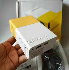 Mini Proyector Led Portátil Yg-300