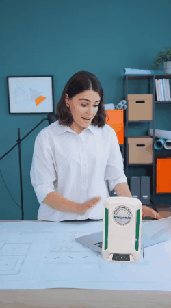 Cliente usando EcoVolt PRO